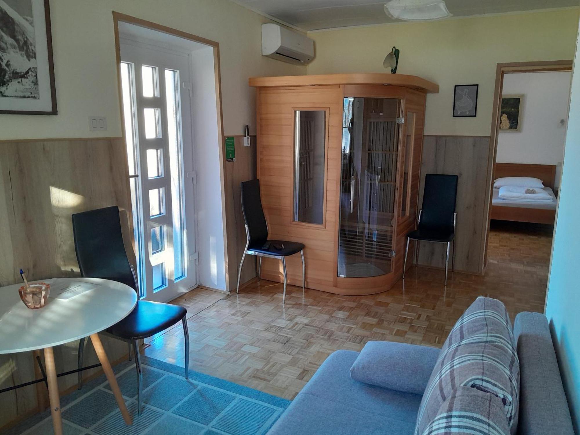 Chalet And Apartment Zonir With Sauna Kobarid Bagian luar foto